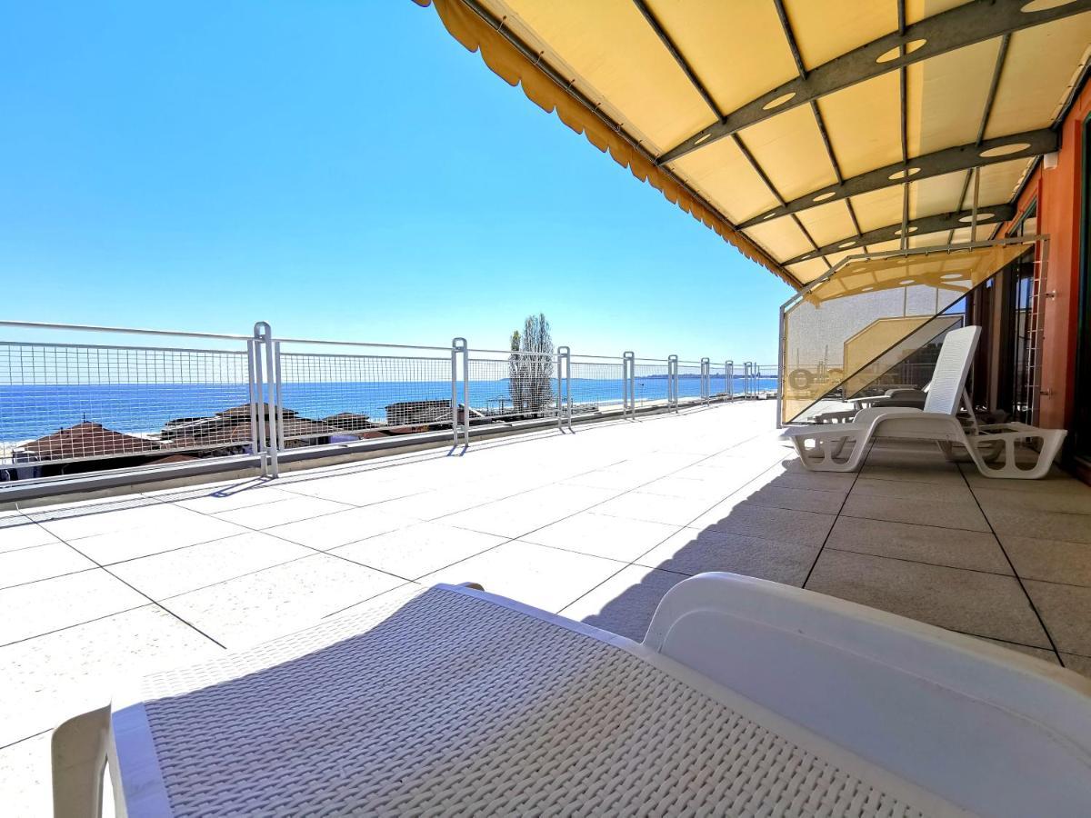 Hotel Largo Beach Pantai Sunny Bagian luar foto