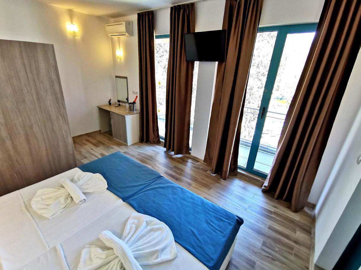 Hotel Largo Beach Pantai Sunny Bagian luar foto