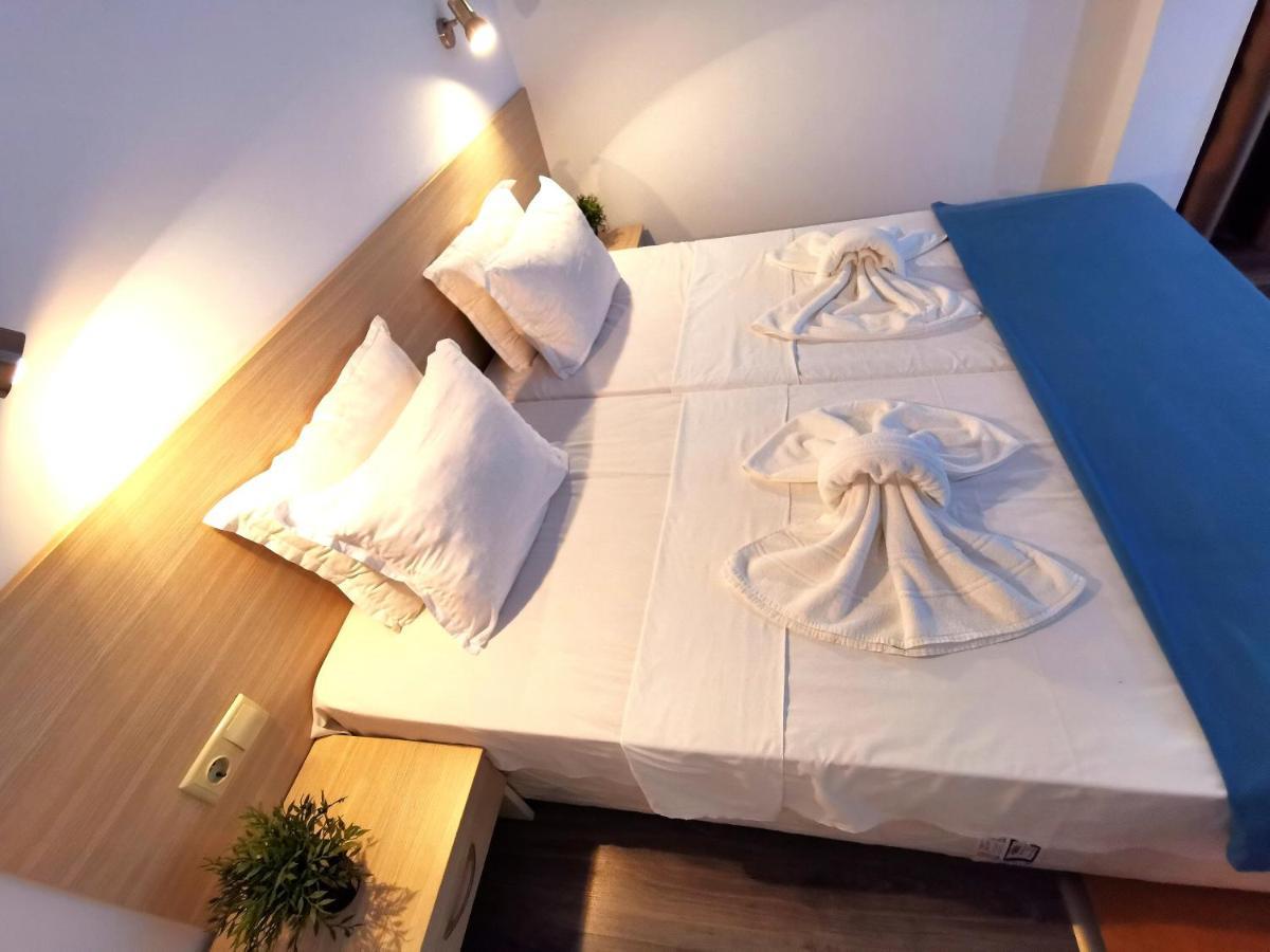 Hotel Largo Beach Pantai Sunny Bagian luar foto