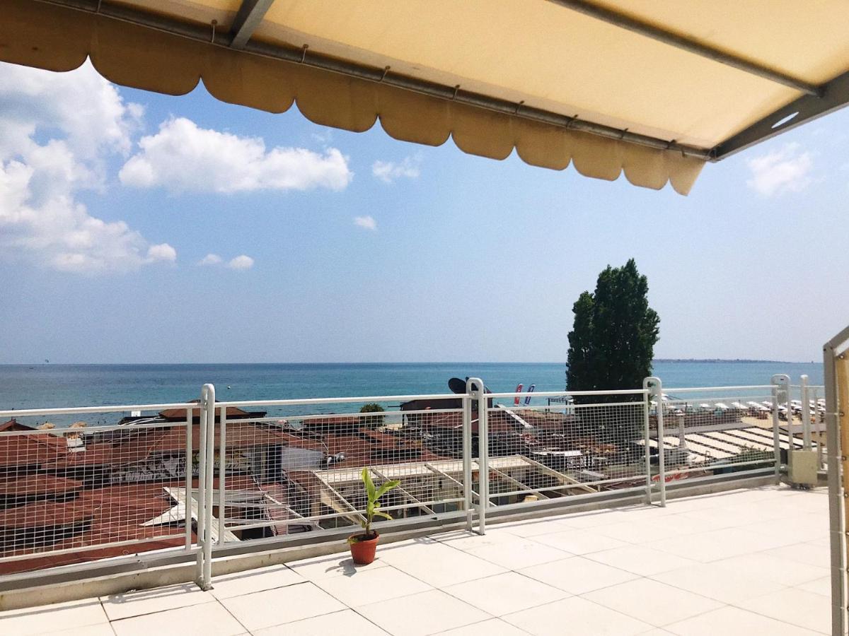 Hotel Largo Beach Pantai Sunny Bagian luar foto