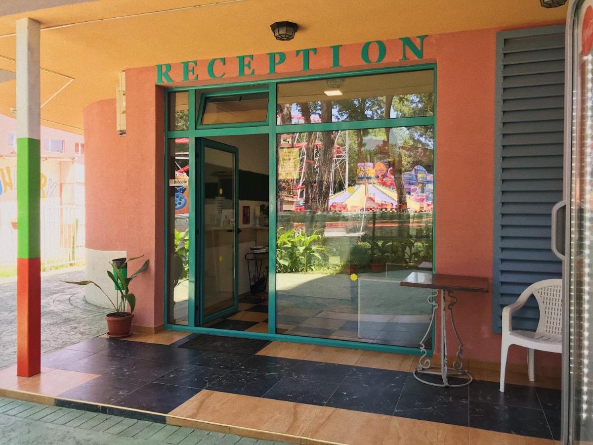 Hotel Largo Beach Pantai Sunny Bagian luar foto