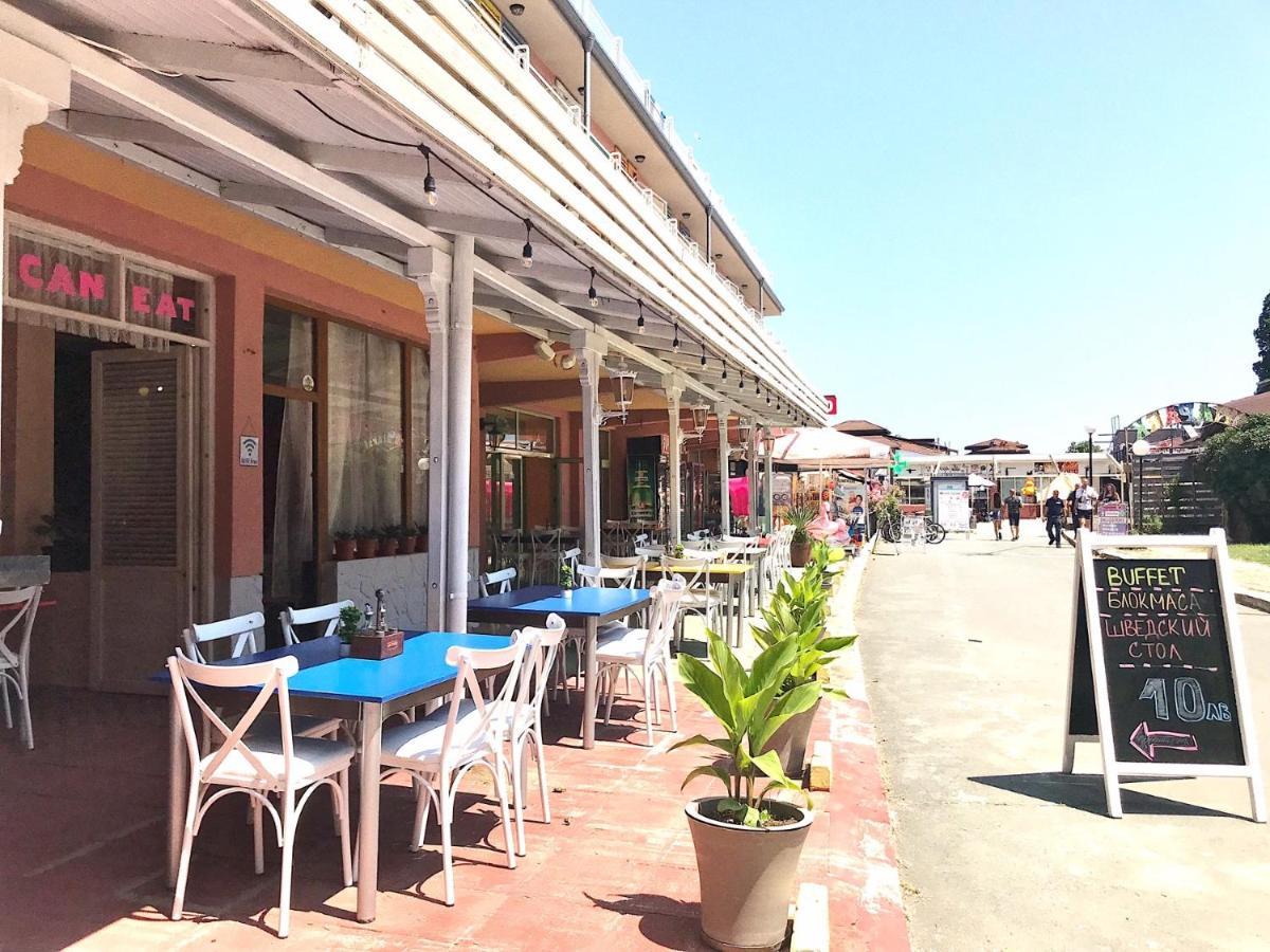 Hotel Largo Beach Pantai Sunny Bagian luar foto