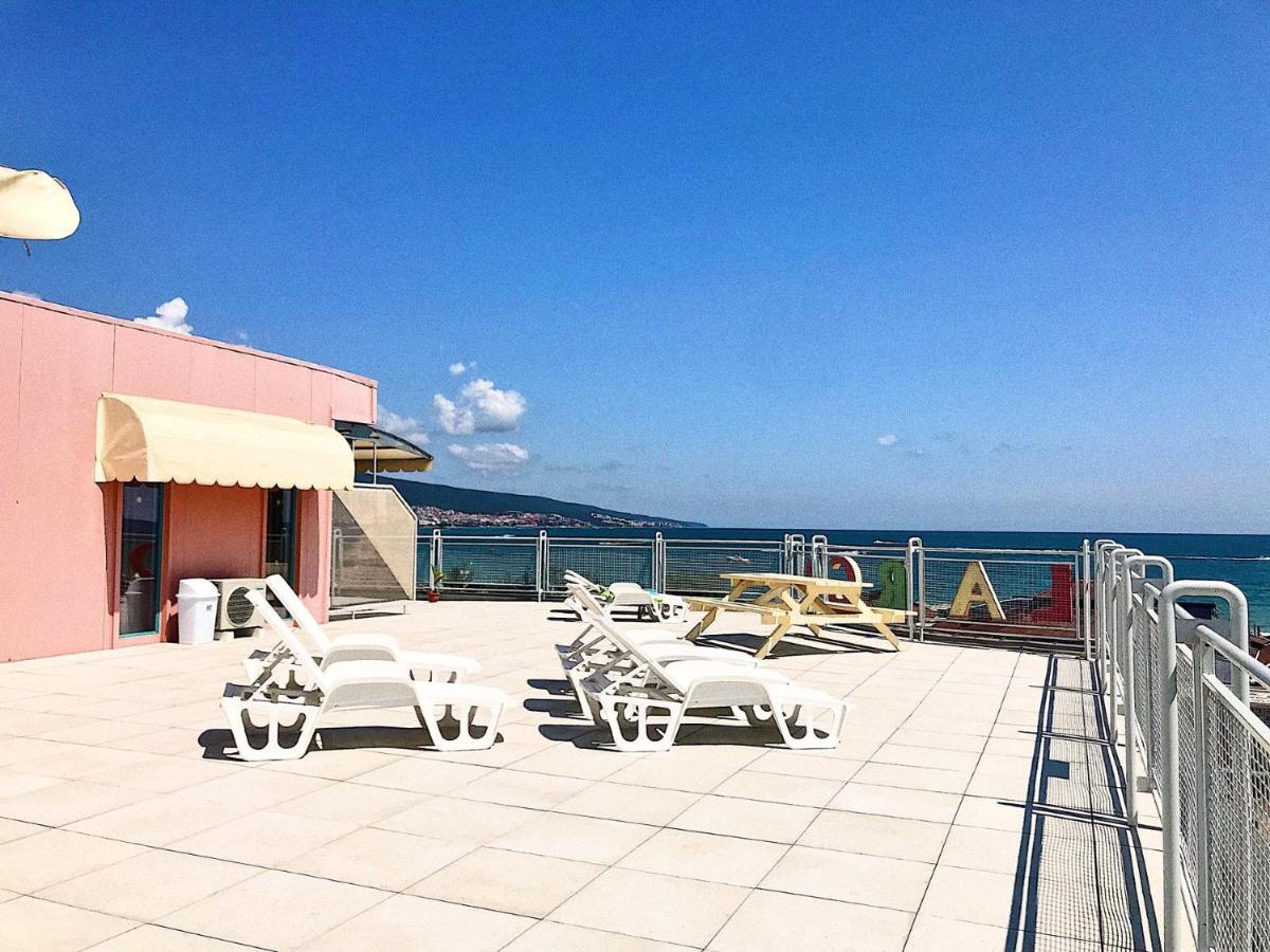 Hotel Largo Beach Pantai Sunny Bagian luar foto