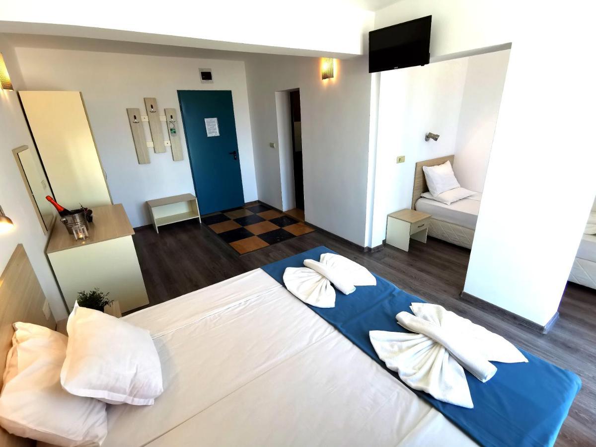 Hotel Largo Beach Pantai Sunny Bagian luar foto